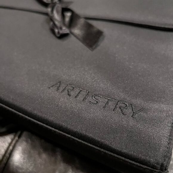 Artistry pair of cloth art portlofio folders with two inner pockets & tie close - Picture 7 of 10